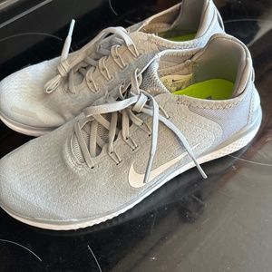 Nike Women’s Free Rn 2018 Sneaker
